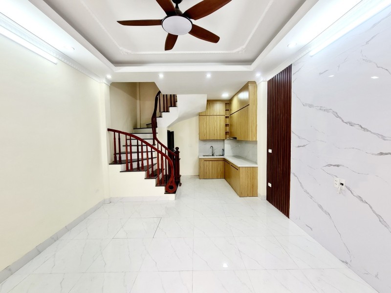 Bán nhà Đàm Quang Trung,Long Biên 5 tầng,30m,mt4m gần oto nhỉnh 5 tỷ - Ảnh 1